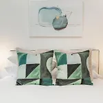 Lovely Studio With Patio 25 Min From Sydney Cbd