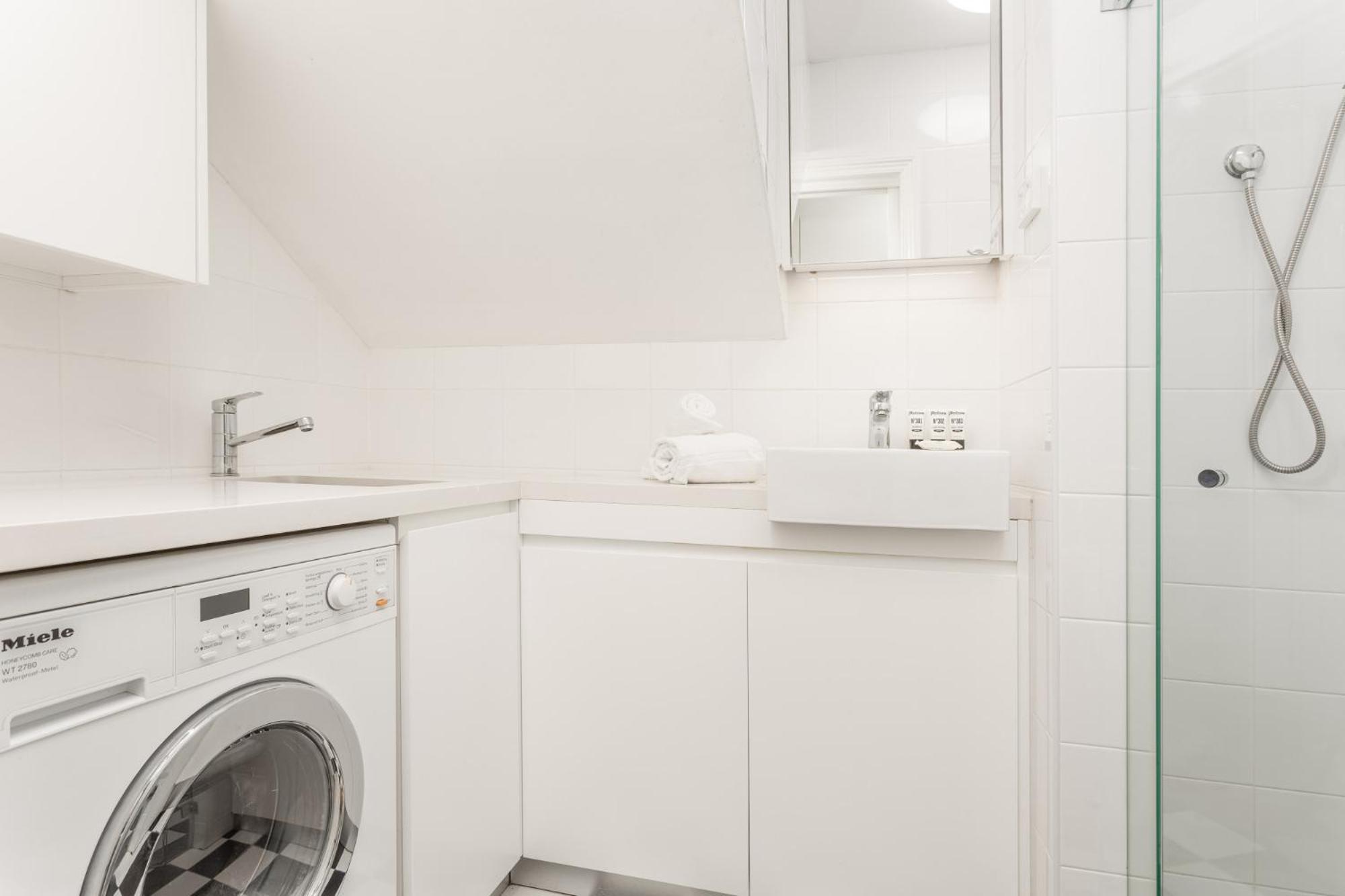 Apartment Lovely With Patio 25 Min From Cbd Sydney
